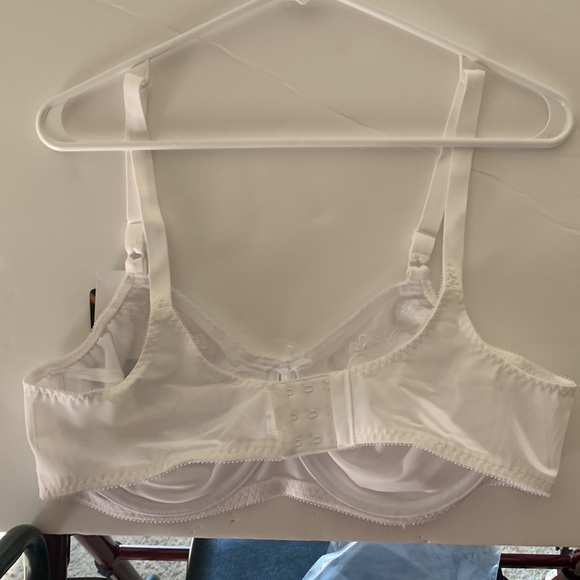 Bali Flower Comfort-U Design is white in the size 40C - Picture 2 of 5